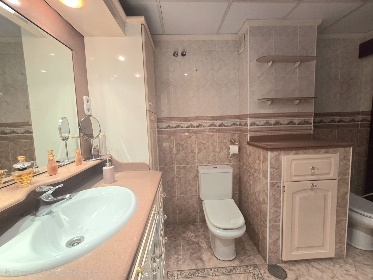 Se vende Apartamento Planta Media de 4 dormitorios en Costa Del Sol, Málaga, España