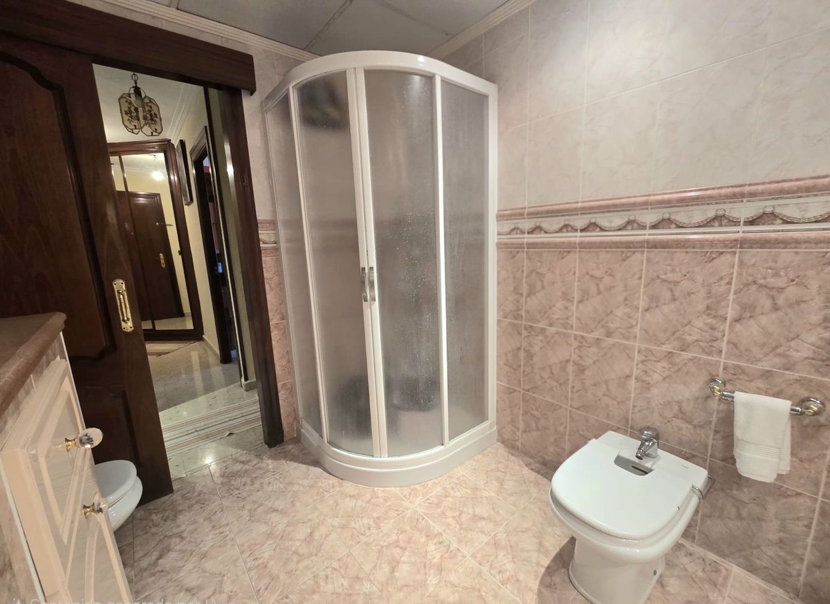 Se vende Apartamento Planta Media de 4 dormitorios en Costa Del Sol, Málaga, España
