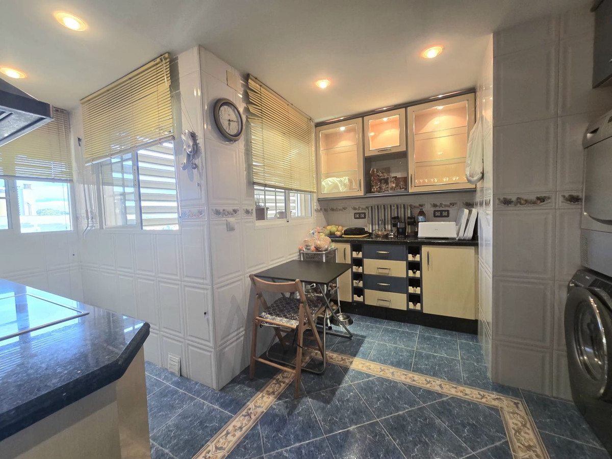 Se vende Apartamento Planta Media de 4 dormitorios en Costa Del Sol, Málaga, España