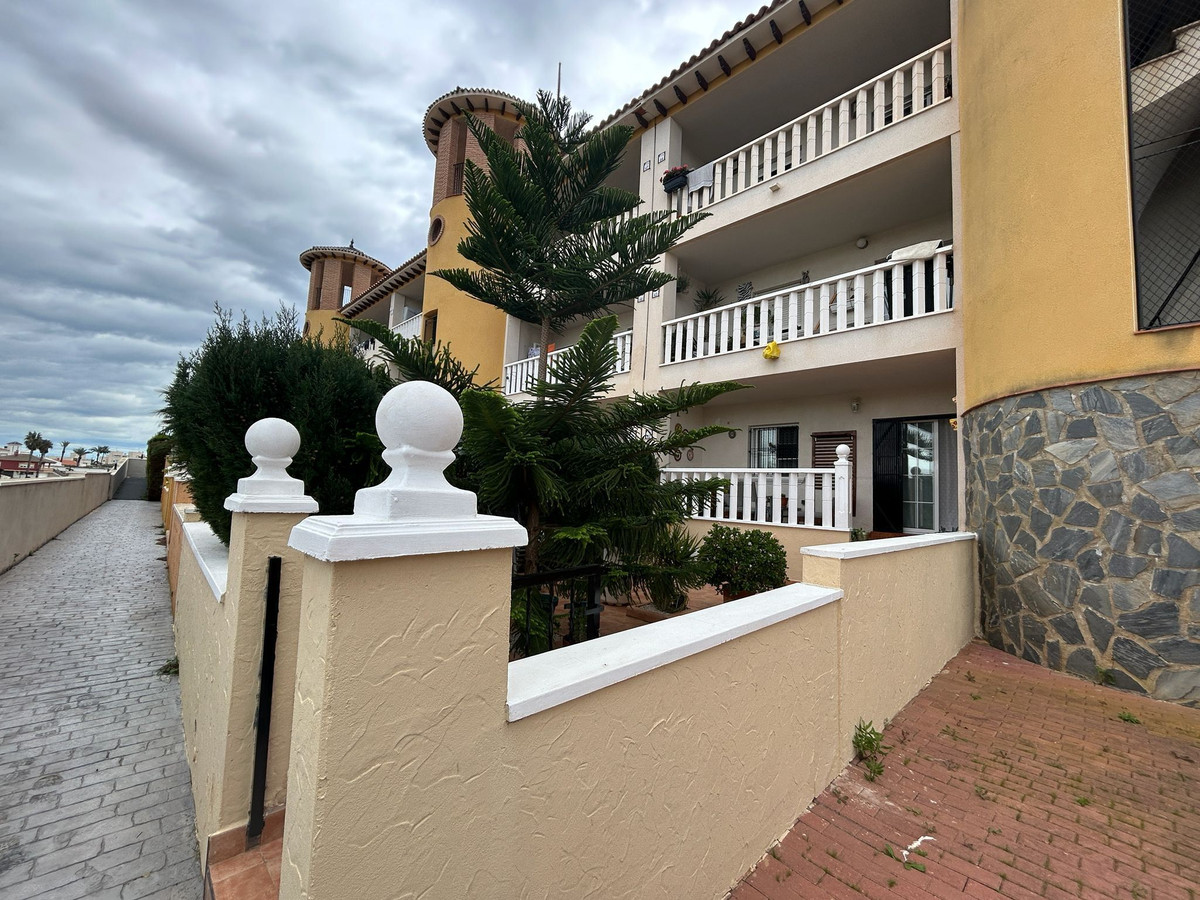 Se vende Apartamento Planta Media de 2 dormitorios en Costa Blanca, Alicante, España