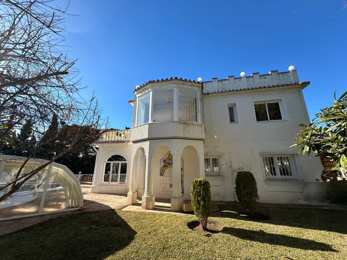 5 Bed Townhouse for sale in Marbesa Costa Del Sol, Málaga, Spain