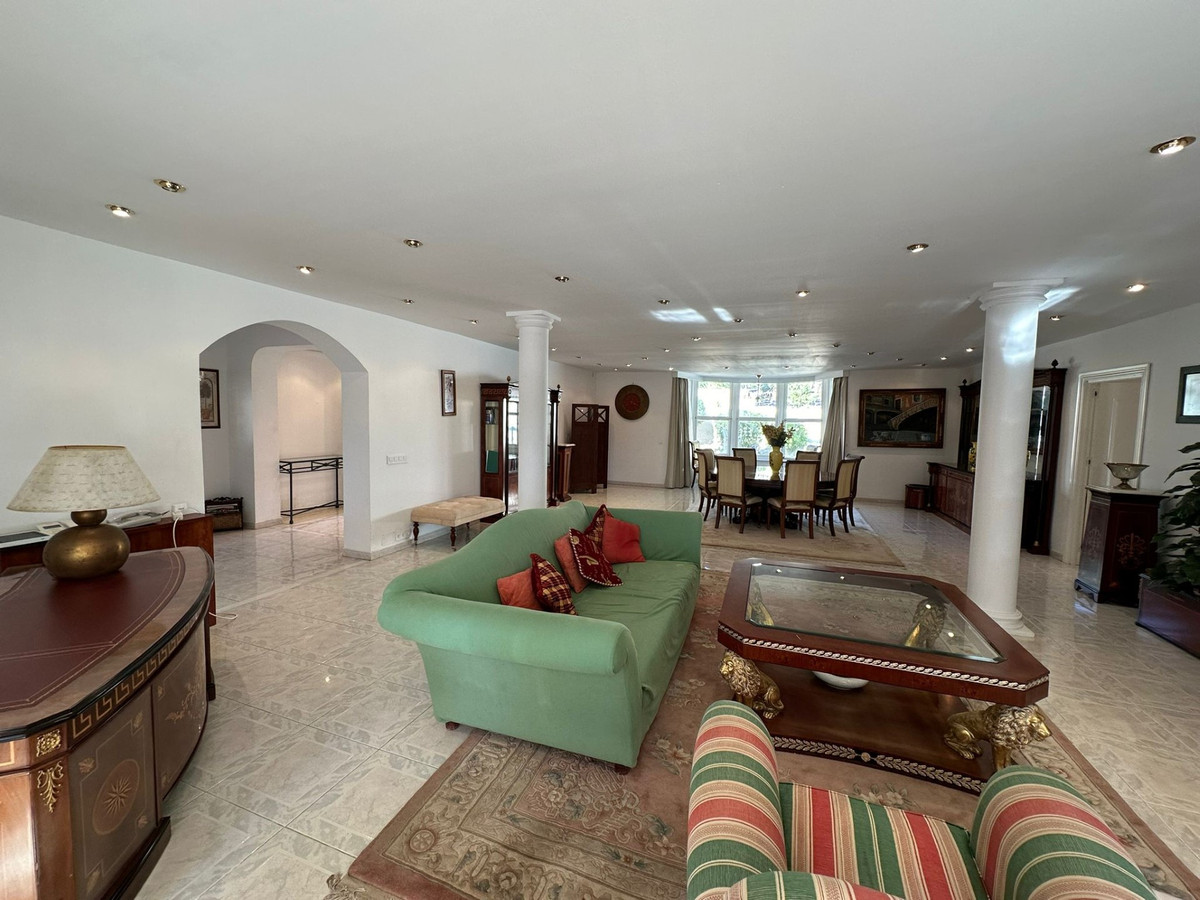 5 Bed Townhouse for sale in Marbesa Costa Del Sol, Málaga, Spain
