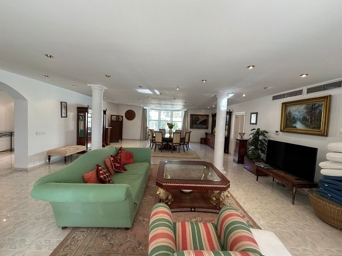 5 Bed Townhouse for sale in Marbesa Costa Del Sol, Málaga, Spain