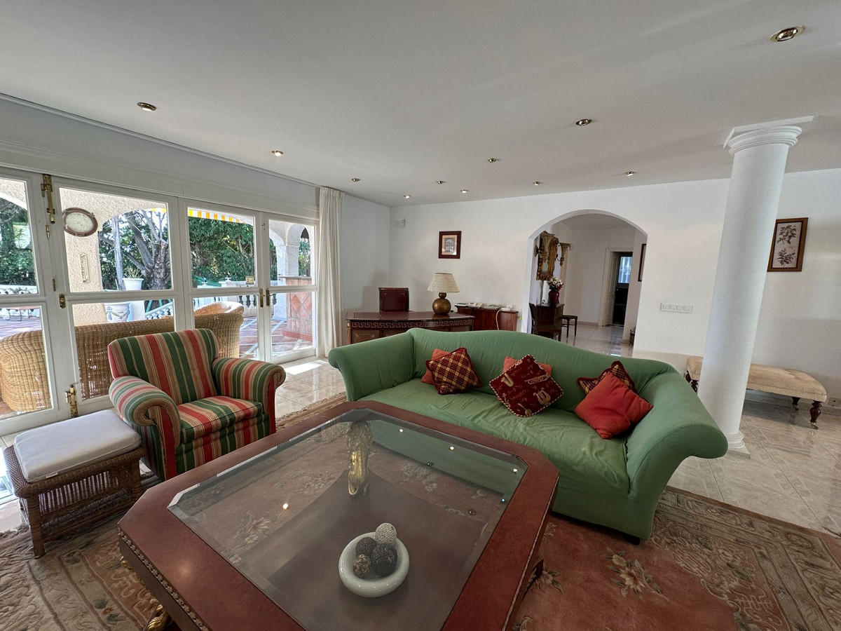 5 Bed Townhouse for sale in Marbesa Costa Del Sol, Málaga, Spain