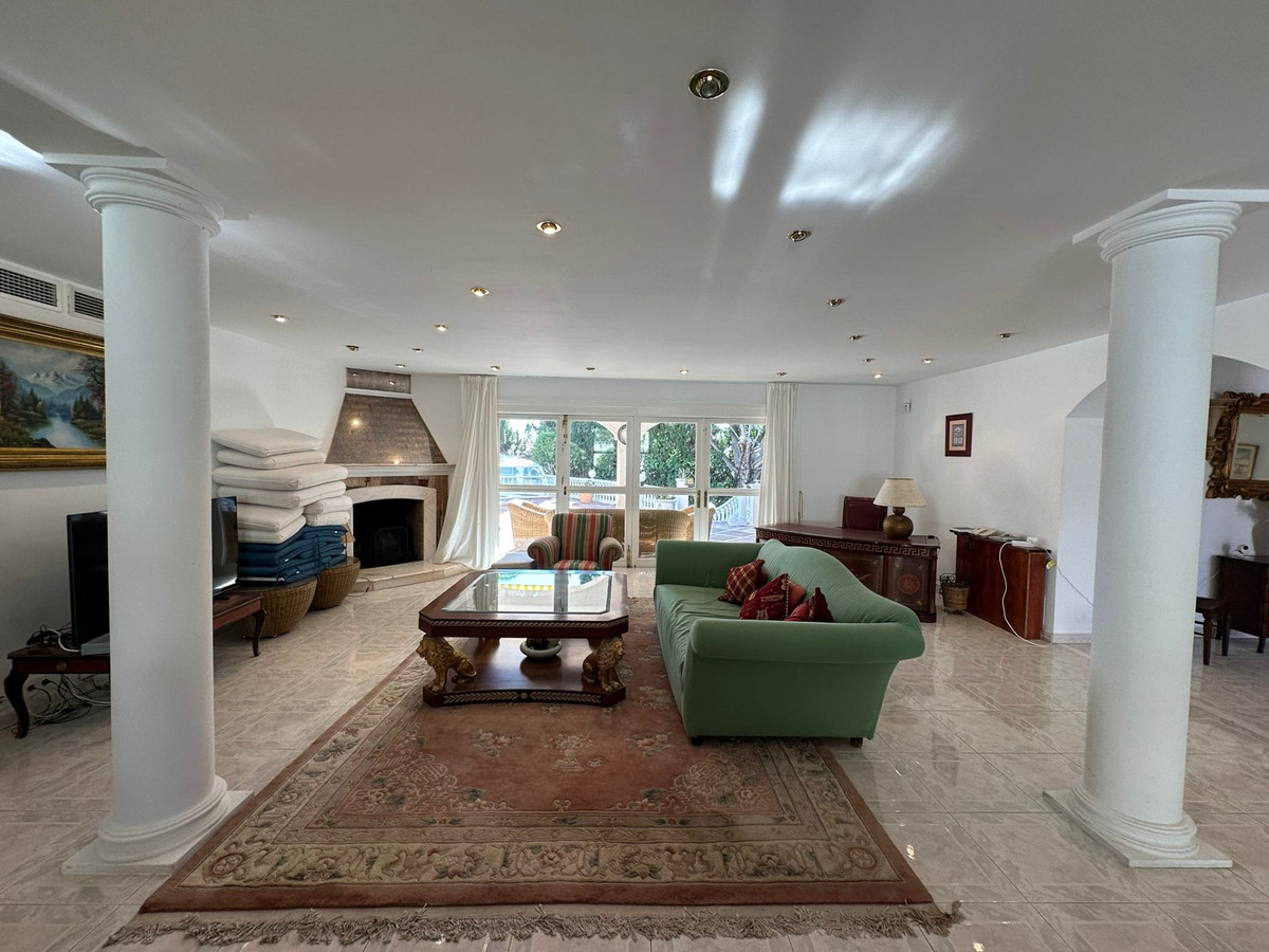 5 Bed Townhouse for sale in Marbesa Costa Del Sol, Málaga, Spain
