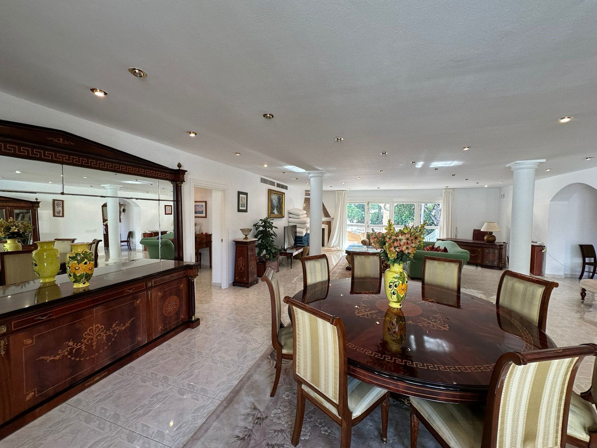 5 Bed Townhouse for sale in Marbesa Costa Del Sol, Málaga, Spain
