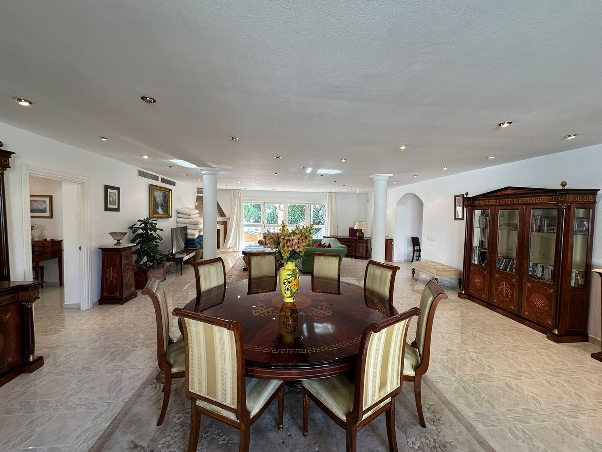 5 Bed Townhouse for sale in Marbesa Costa Del Sol, Málaga, Spain
