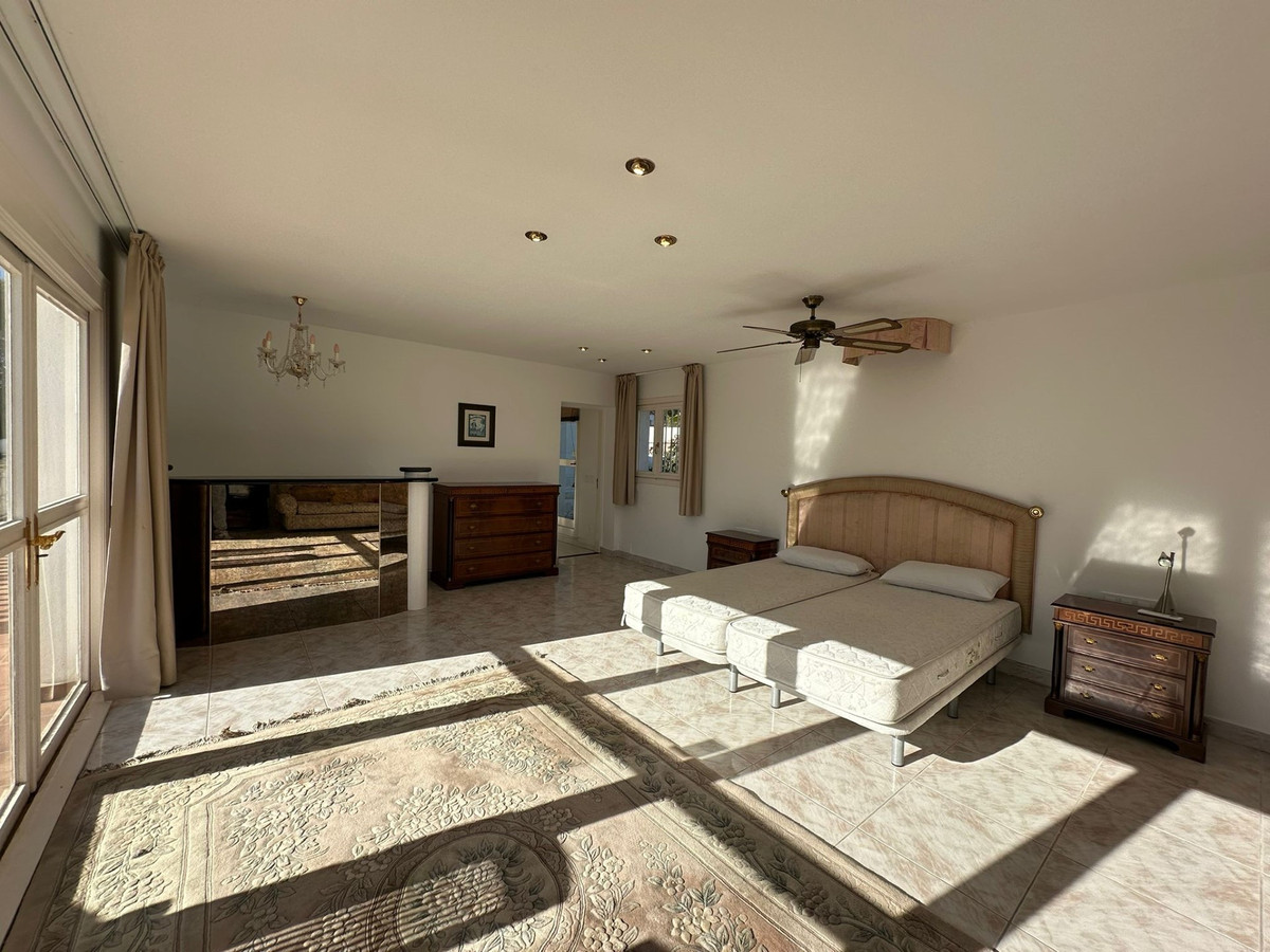 5 Bed Townhouse for sale in Marbesa Costa Del Sol, Málaga, Spain