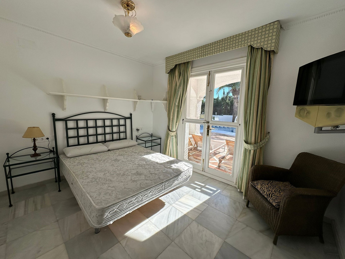 5 Bed Townhouse for sale in Marbesa Costa Del Sol, Málaga, Spain