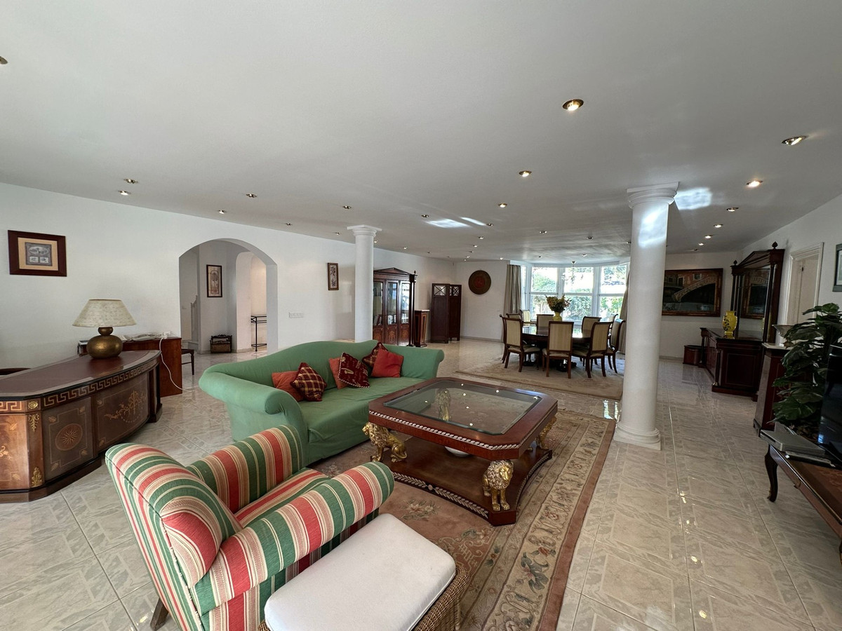 5 Bed Townhouse for sale in Marbesa Costa Del Sol, Málaga, Spain