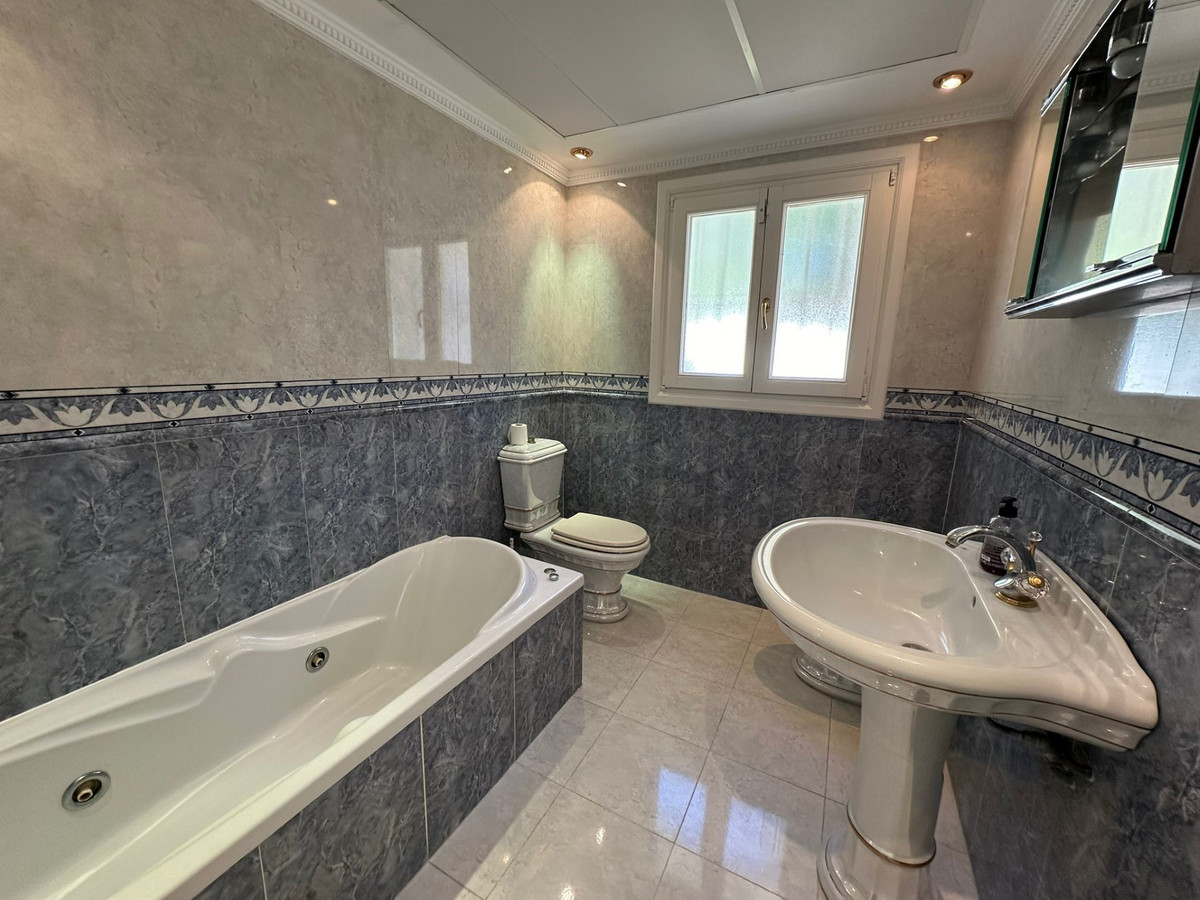 5 Bed Townhouse for sale in Marbesa Costa Del Sol, Málaga, Spain