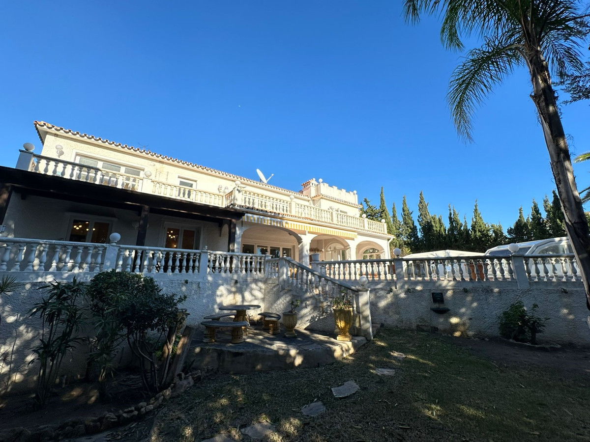 5 Bed Townhouse for sale in Marbesa Costa Del Sol, Málaga, Spain