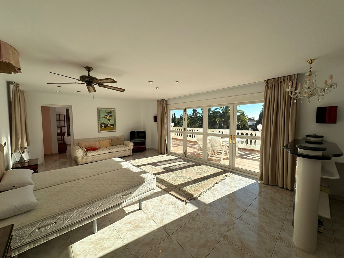 5 Bed Townhouse for sale in Marbesa Costa Del Sol, Málaga, Spain