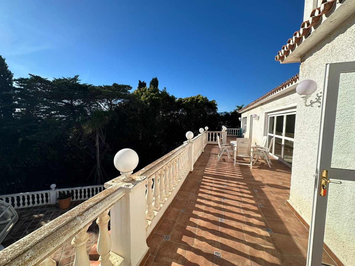 5 Bed Townhouse for sale in Marbesa Costa Del Sol, Málaga, Spain