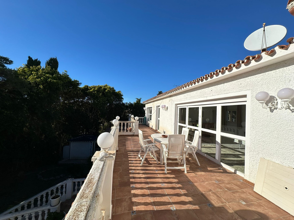 5 Bed Townhouse for sale in Marbesa Costa Del Sol, Málaga, Spain