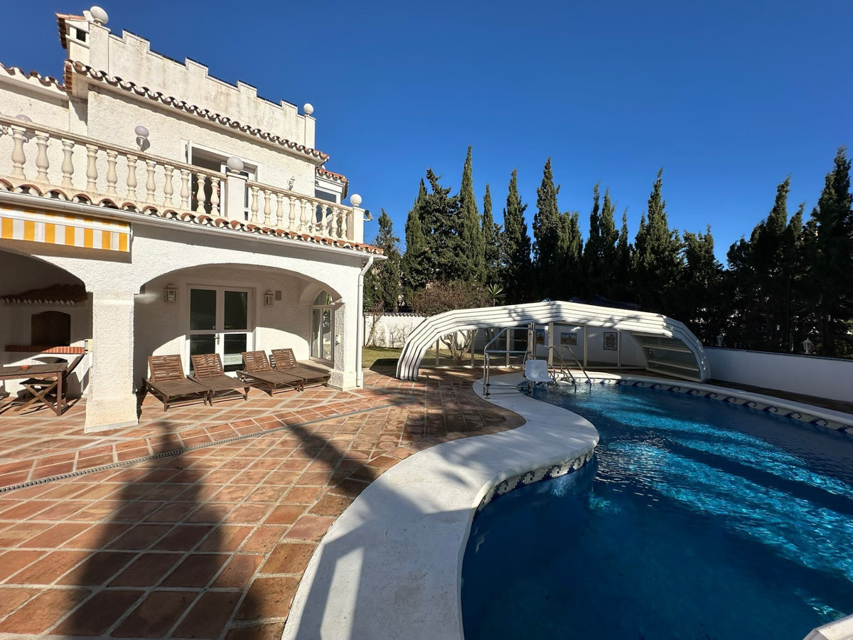 5 Bed Townhouse for sale in Marbesa Costa Del Sol, Málaga, Spain