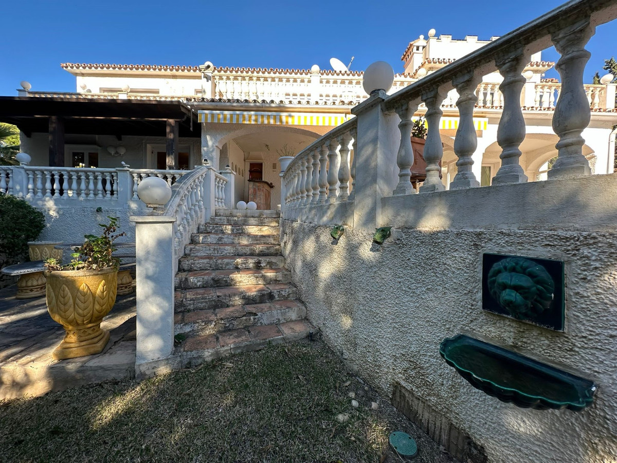 5 Bed Townhouse for sale in Marbesa Costa Del Sol, Málaga, Spain