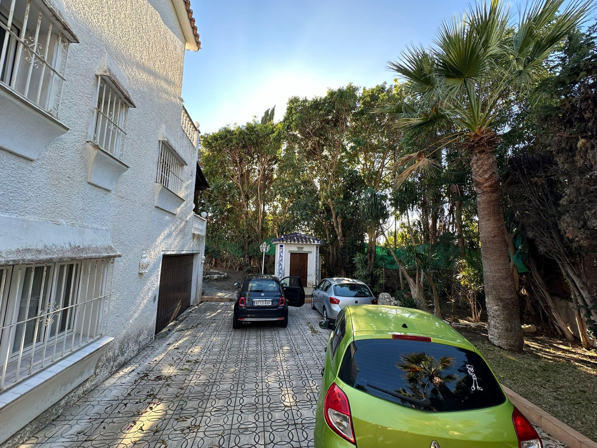 5 Bed Townhouse for sale in Marbesa Costa Del Sol, Málaga, Spain