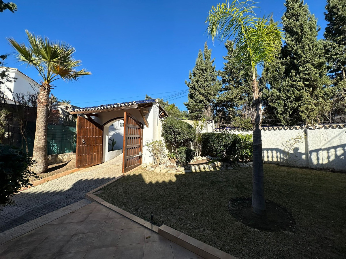 5 Bed Townhouse for sale in Marbesa Costa Del Sol, Málaga, Spain