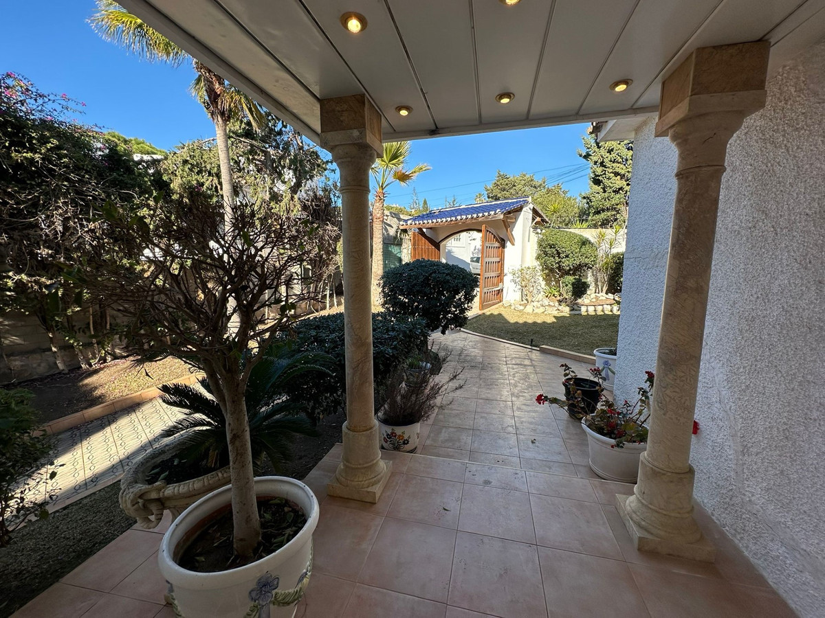 5 Bed Townhouse for sale in Marbesa Costa Del Sol, Málaga, Spain