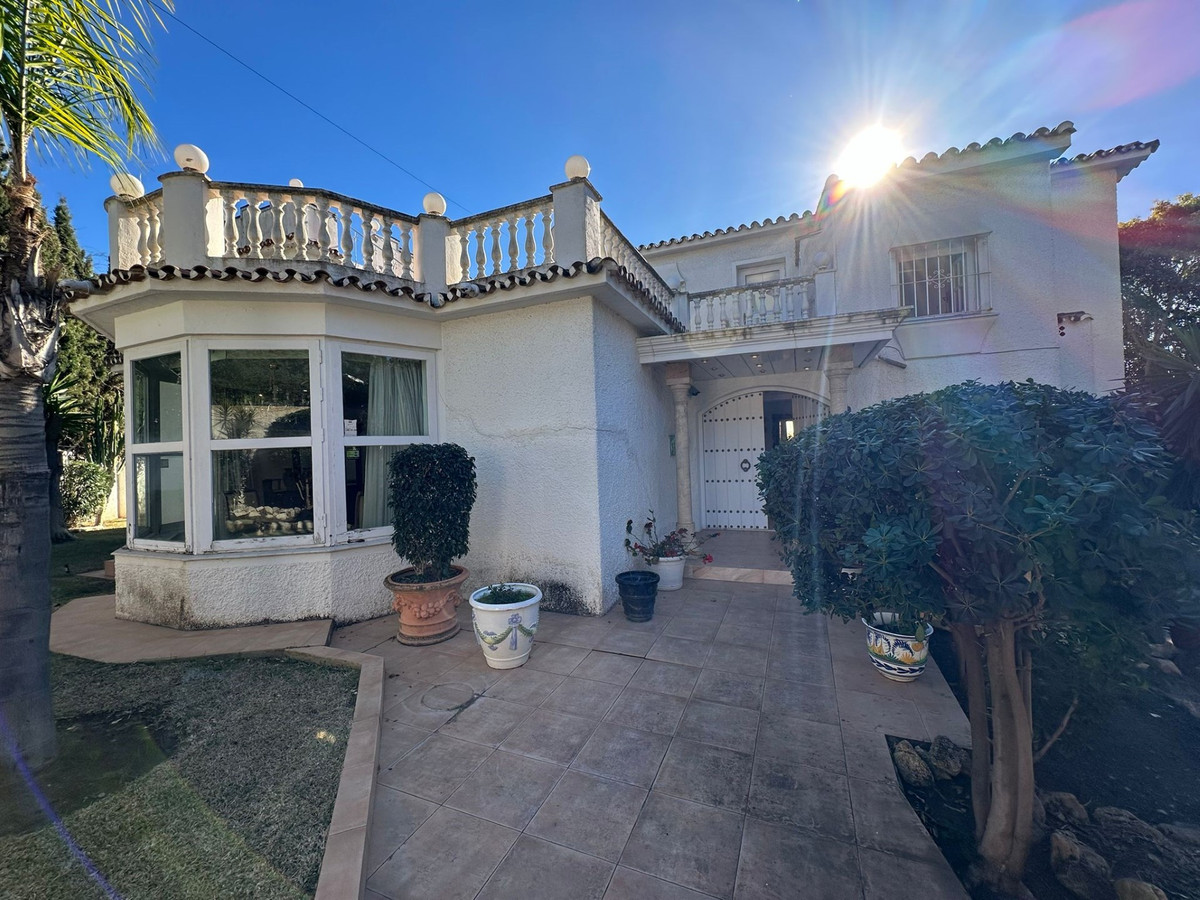 5 Bed Townhouse for sale in Marbesa Costa Del Sol, Málaga, Spain