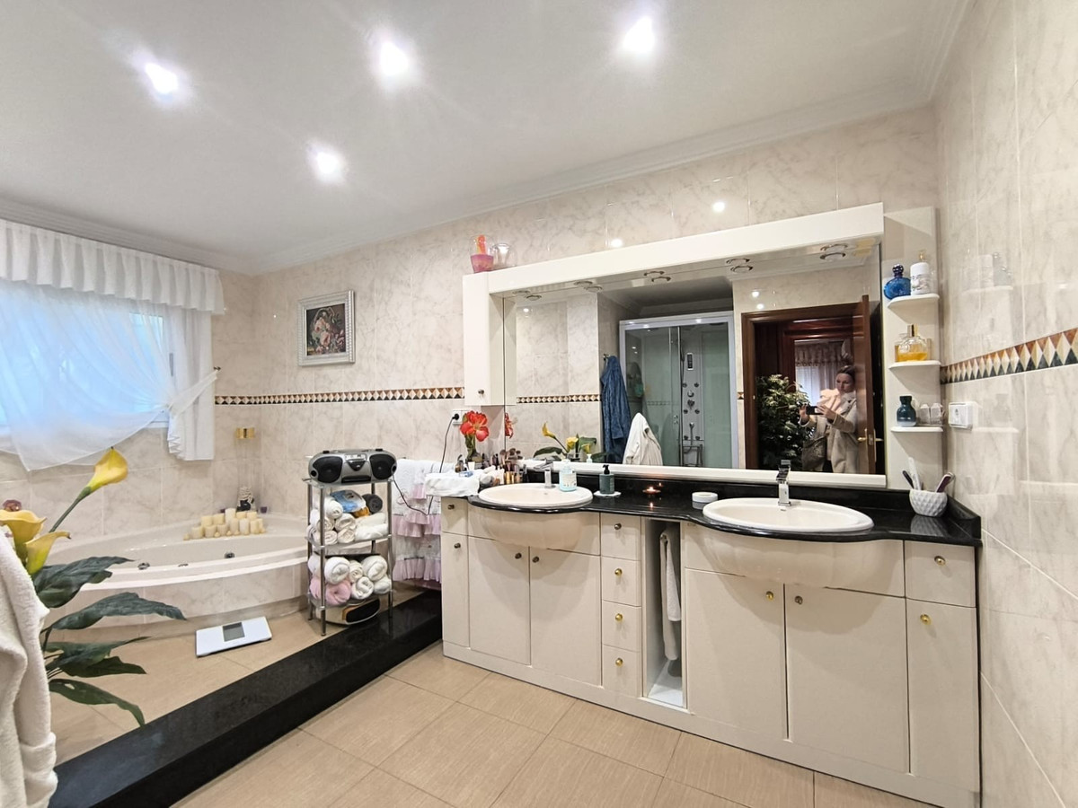 4 Bed Townhouse for sale in Sax Costa Blanca, Alicante, Spain