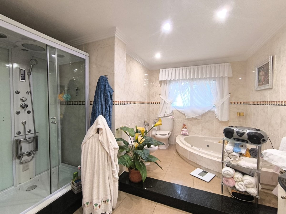 4 Bed Townhouse for sale in Sax Costa Blanca, Alicante, Spain