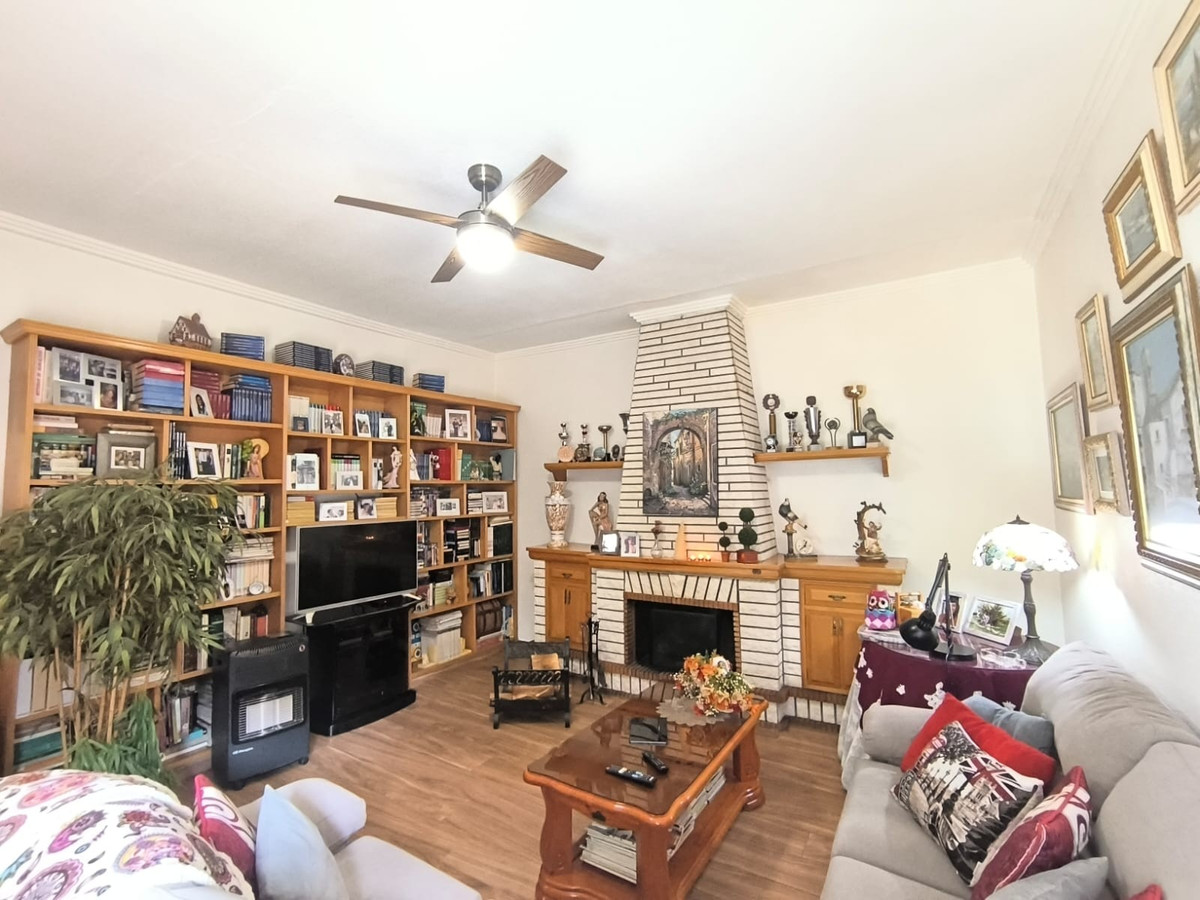 4 Bed Townhouse for sale in Sax Costa Blanca, Alicante, Spain