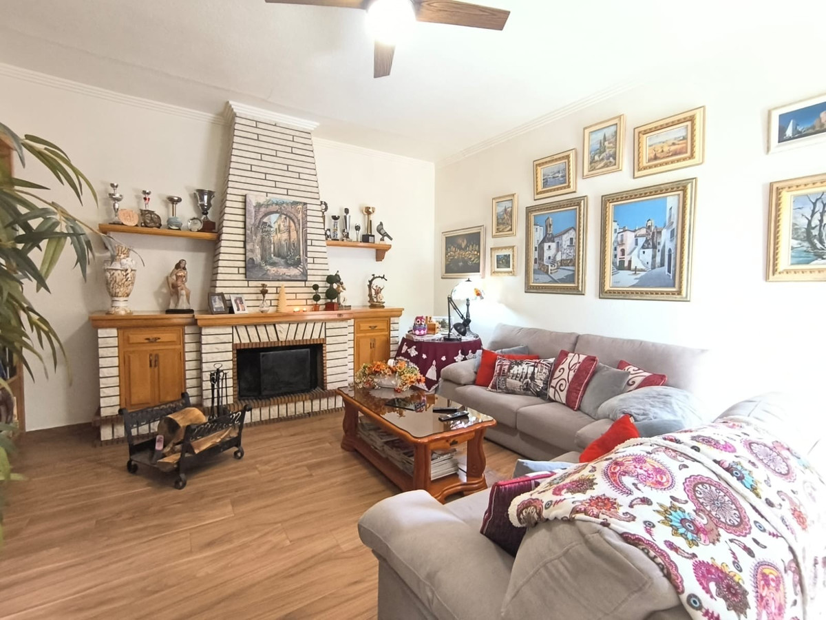 4 Bed Townhouse for sale in Sax Costa Blanca, Alicante, Spain