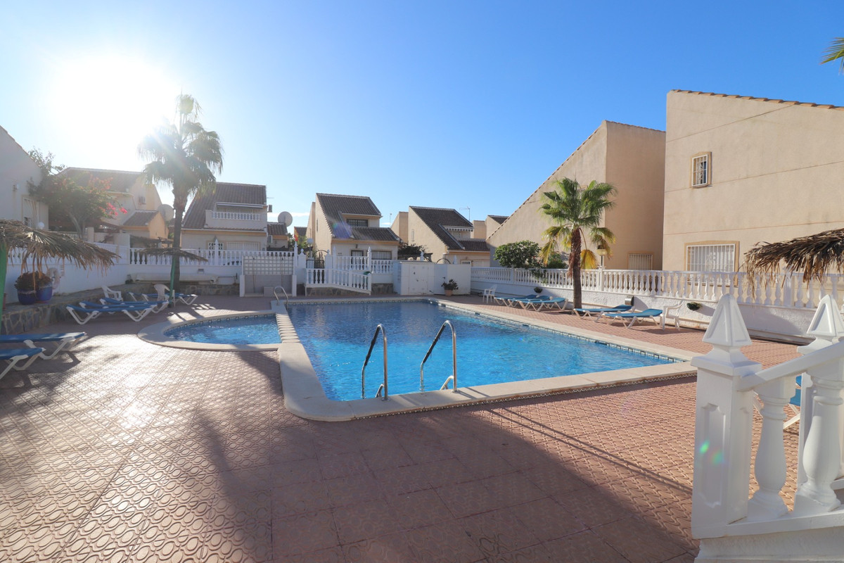 Se vende Villa - Chalet de 3 dormitorios en Costa Blanca, Alicante, España