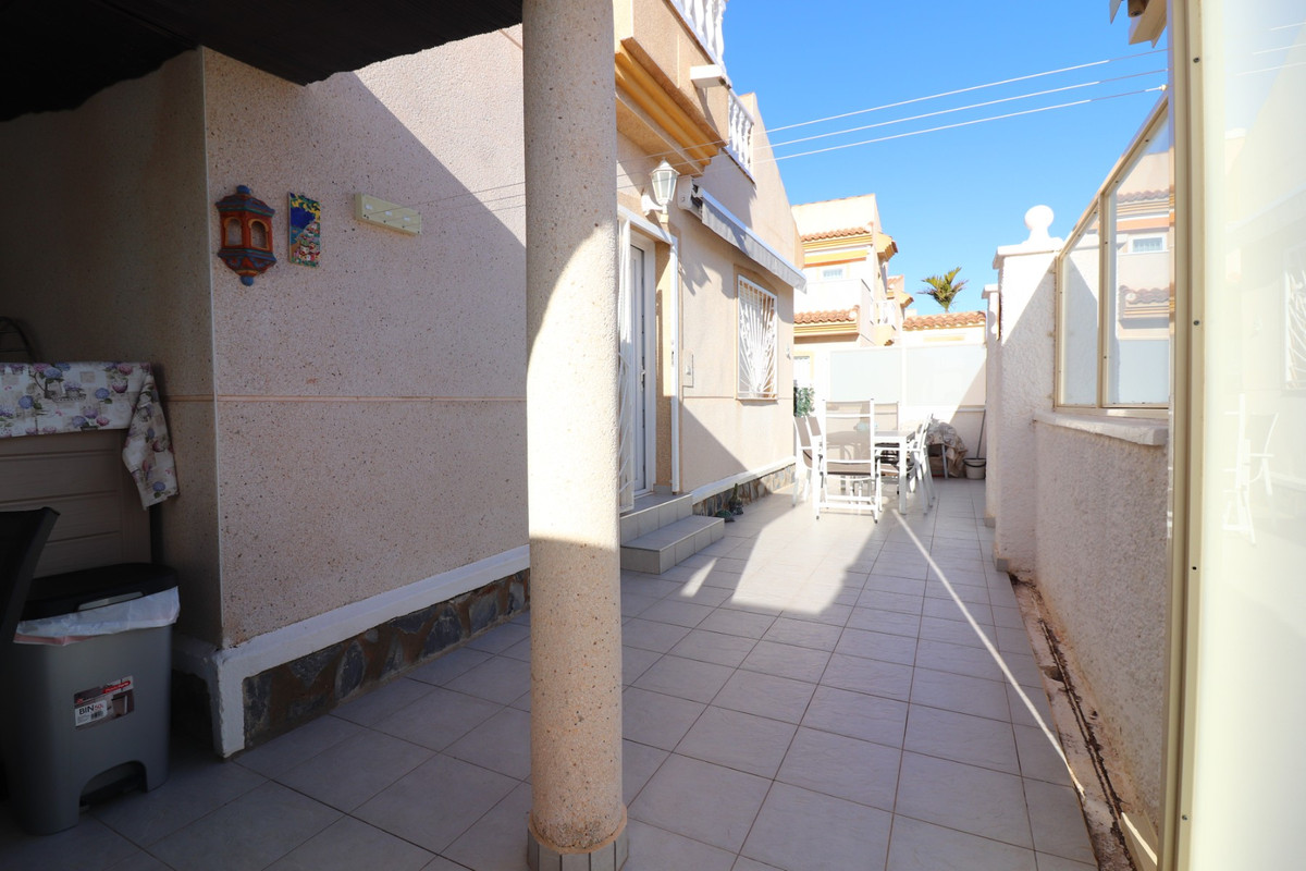 Se vende Villa - Chalet de 3 dormitorios en Costa Blanca, Alicante, España