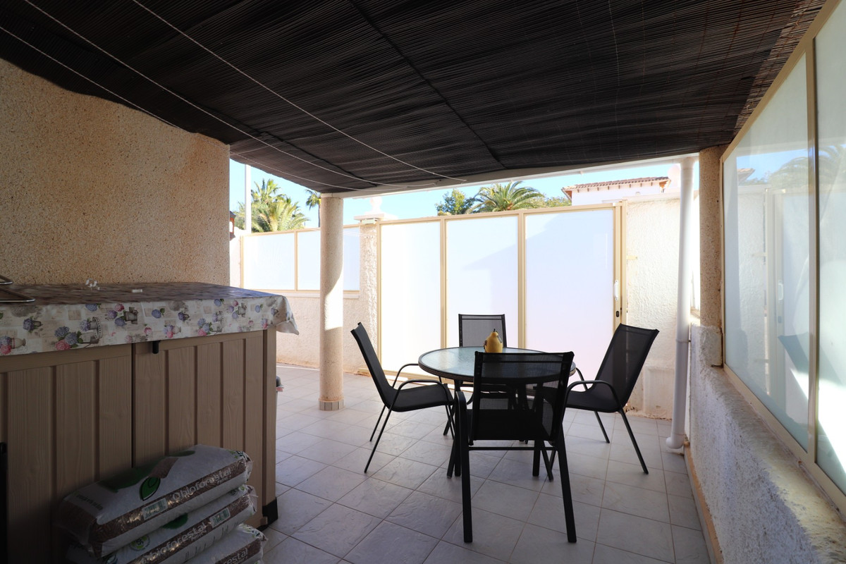 Se vende Villa - Chalet de 3 dormitorios en Costa Blanca, Alicante, España