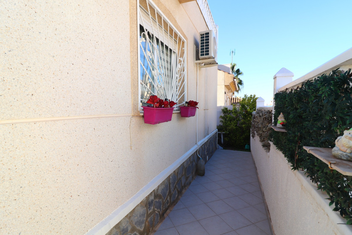 Se vende Villa - Chalet de 3 dormitorios en Costa Blanca, Alicante, España