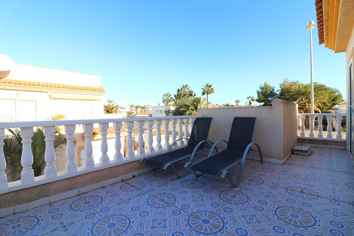 Se vende Villa - Chalet de 3 dormitorios en Costa Blanca, Alicante, España