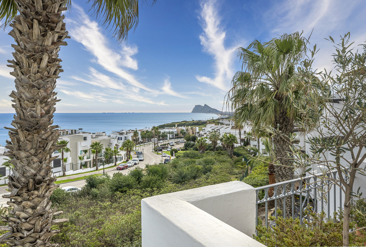 Se vende Apartamento Planta Media de 2 dormitorios en Costa Del Sol, Cadiz, España