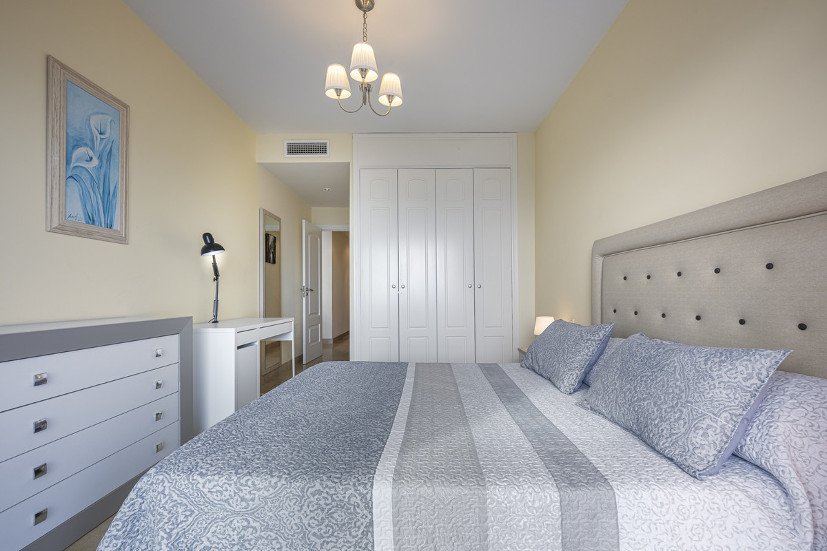 Se vende Apartamento Planta Media de 2 dormitorios en Costa Del Sol, Cadiz, España