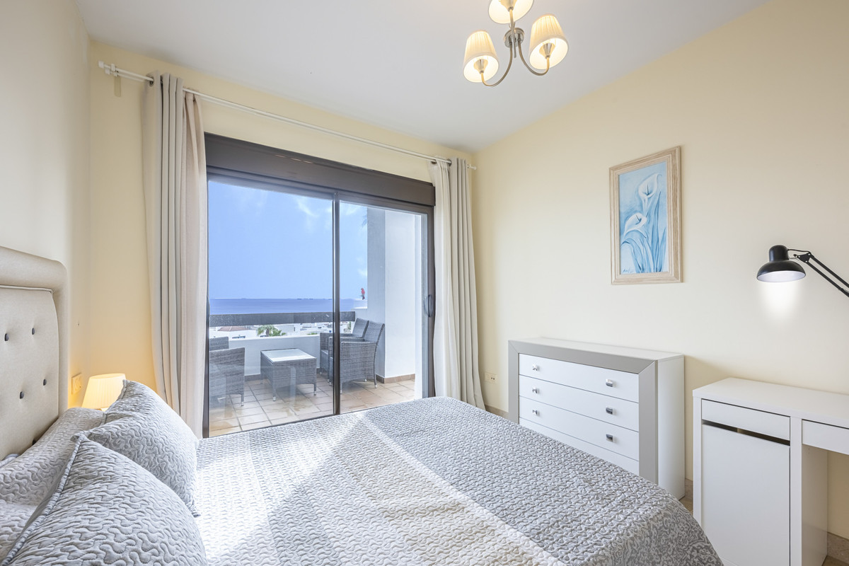 Se vende Apartamento Planta Media de 2 dormitorios en Costa Del Sol, Cadiz, España