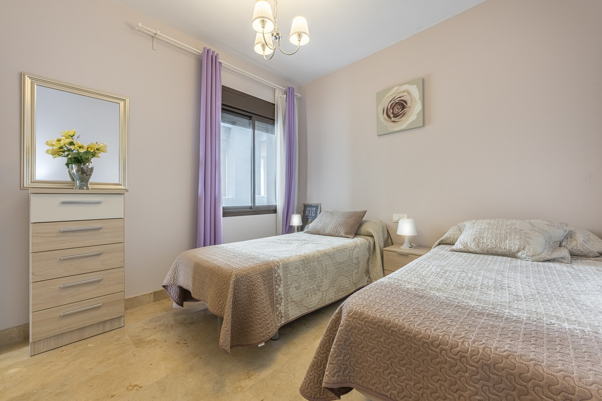 Se vende Apartamento Planta Media de 2 dormitorios en Costa Del Sol, Cadiz, España