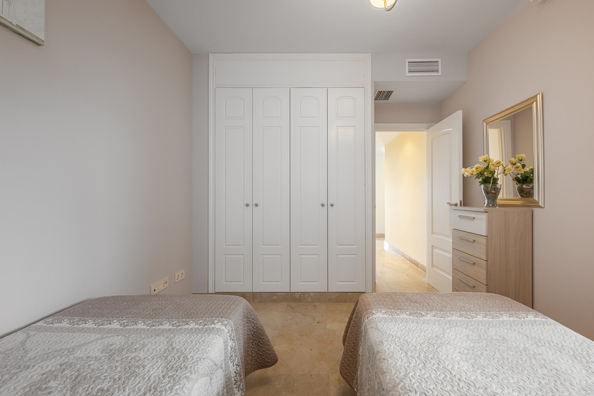 Se vende Apartamento Planta Media de 2 dormitorios en Costa Del Sol, Cadiz, España