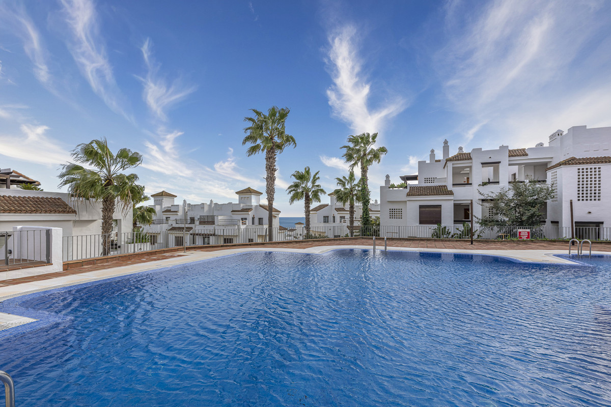Se vende Apartamento Planta Media de 2 dormitorios en Costa Del Sol, Cadiz, España