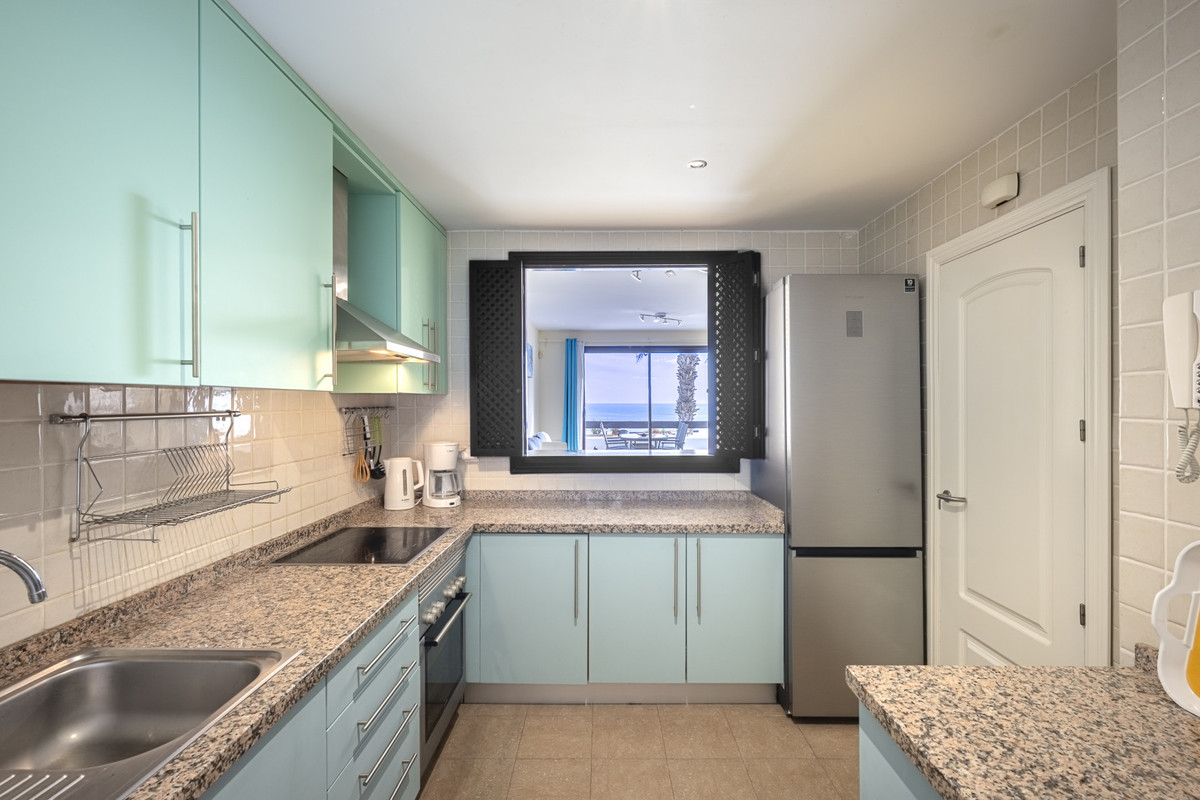 Se vende Apartamento Planta Media de 2 dormitorios en Costa Del Sol, Cadiz, España