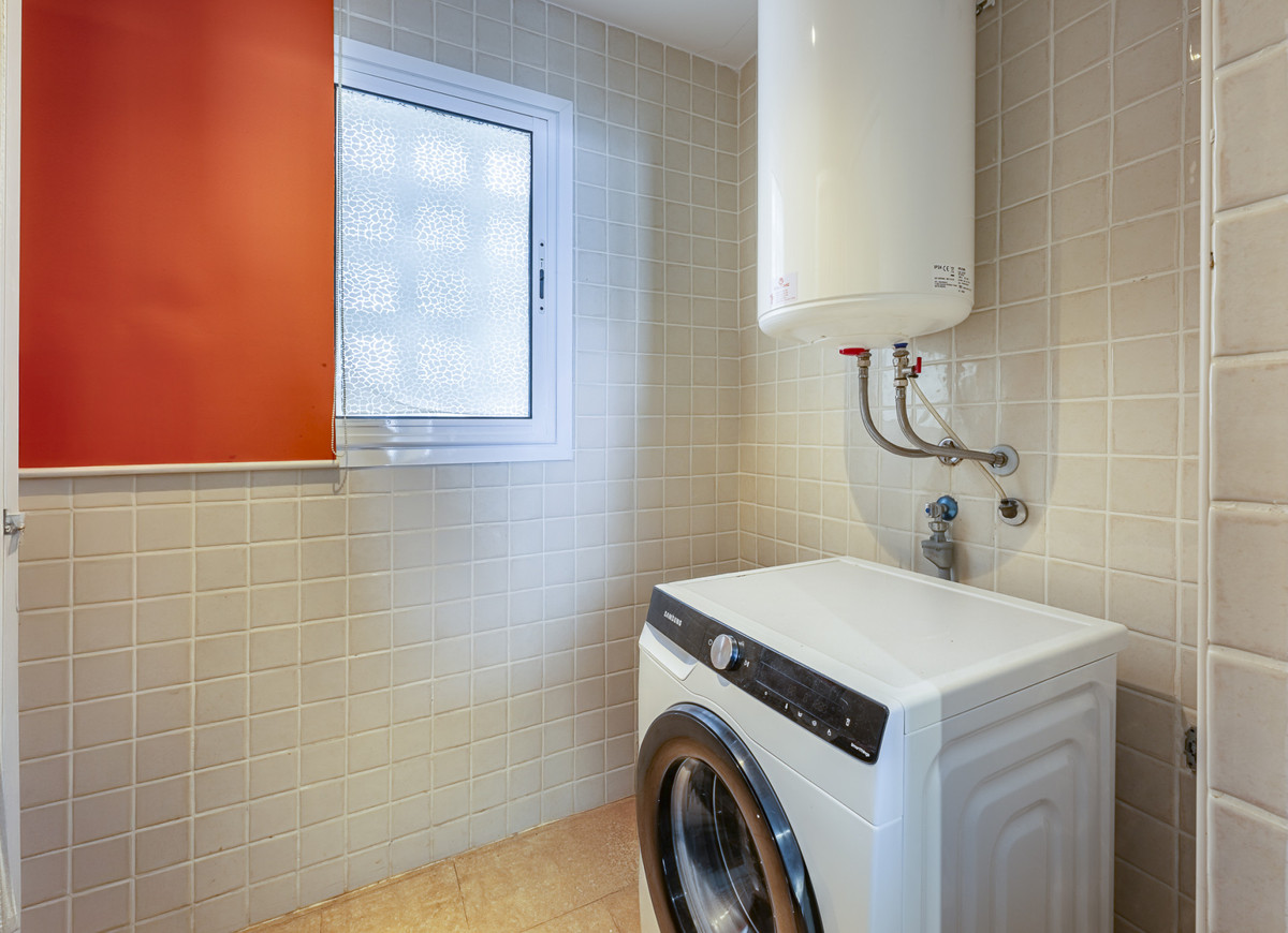 Se vende Apartamento Planta Media de 2 dormitorios en Costa Del Sol, Cadiz, España