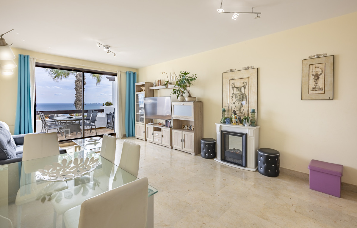 Se vende Apartamento Planta Media de 2 dormitorios en Costa Del Sol, Cadiz, España