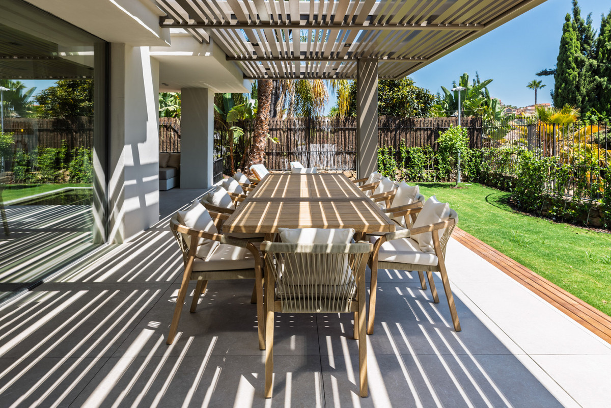 5 Bed Townhouse for sale in Nueva Andalucía Costa Del Sol, Málaga, Spain