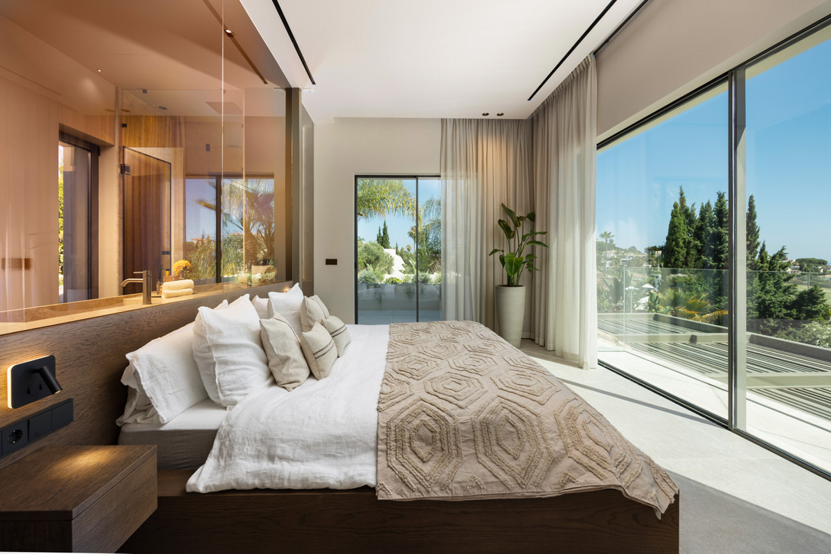 5 Bed Townhouse for sale in Nueva Andalucía Costa Del Sol, Málaga, Spain