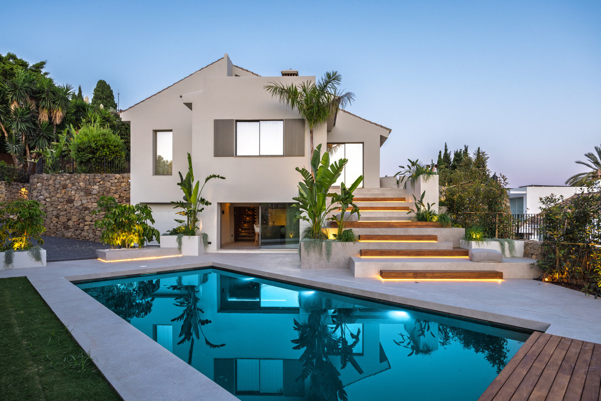 5 Bed Townhouse for sale in Nueva Andalucía Costa Del Sol, Málaga, Spain
