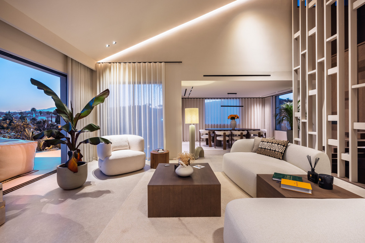 5 Bed Townhouse for sale in Nueva Andalucía Costa Del Sol, Málaga, Spain
