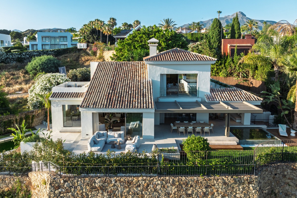 5 Bed Townhouse for sale in Nueva Andalucía Costa Del Sol, Málaga, Spain