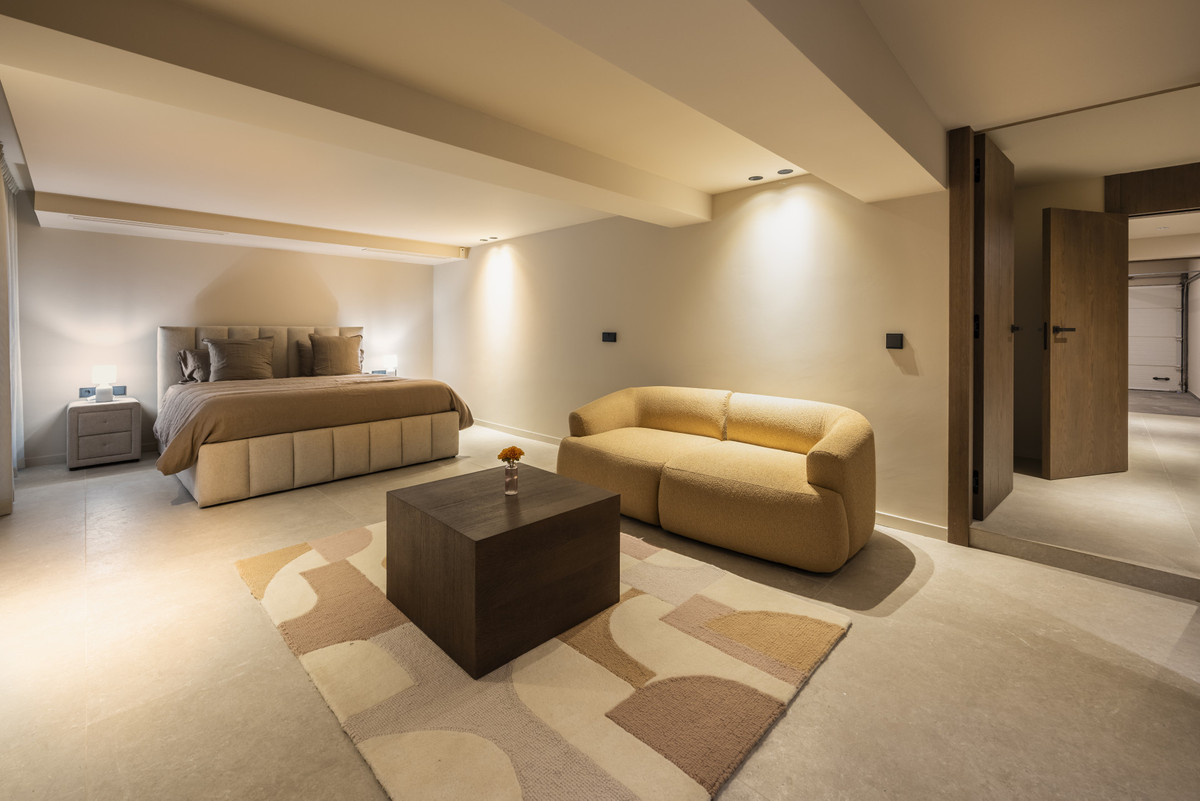 5 Bed Townhouse for sale in Nueva Andalucía Costa Del Sol, Málaga, Spain