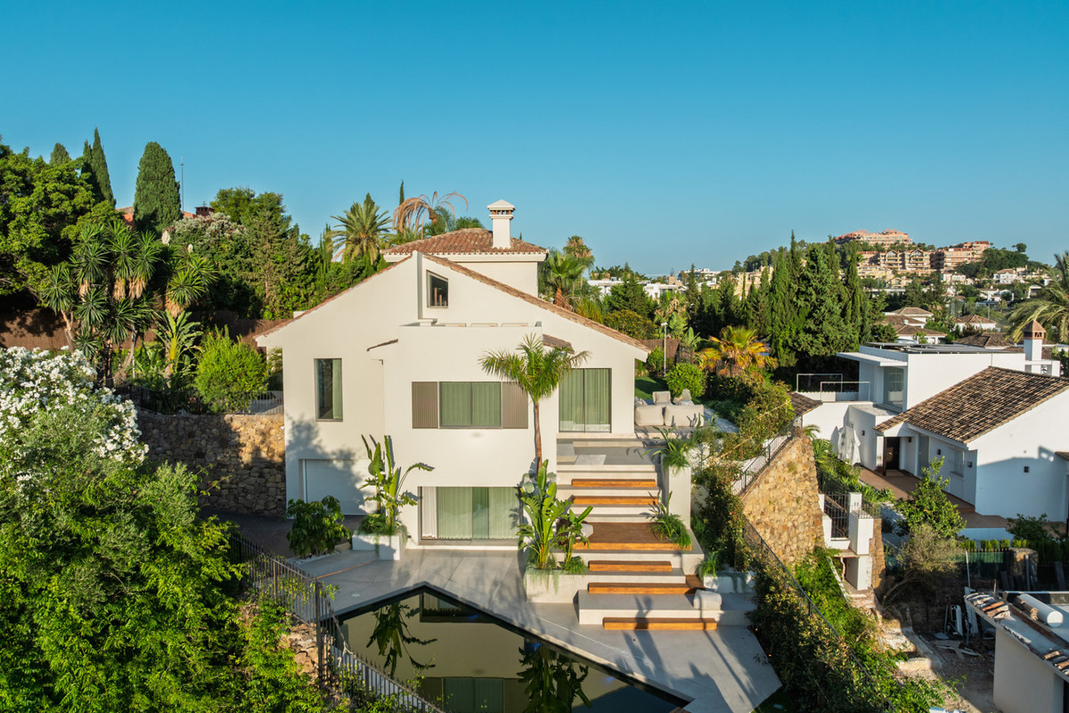5 Bed Townhouse for sale in Nueva Andalucía Costa Del Sol, Málaga, Spain